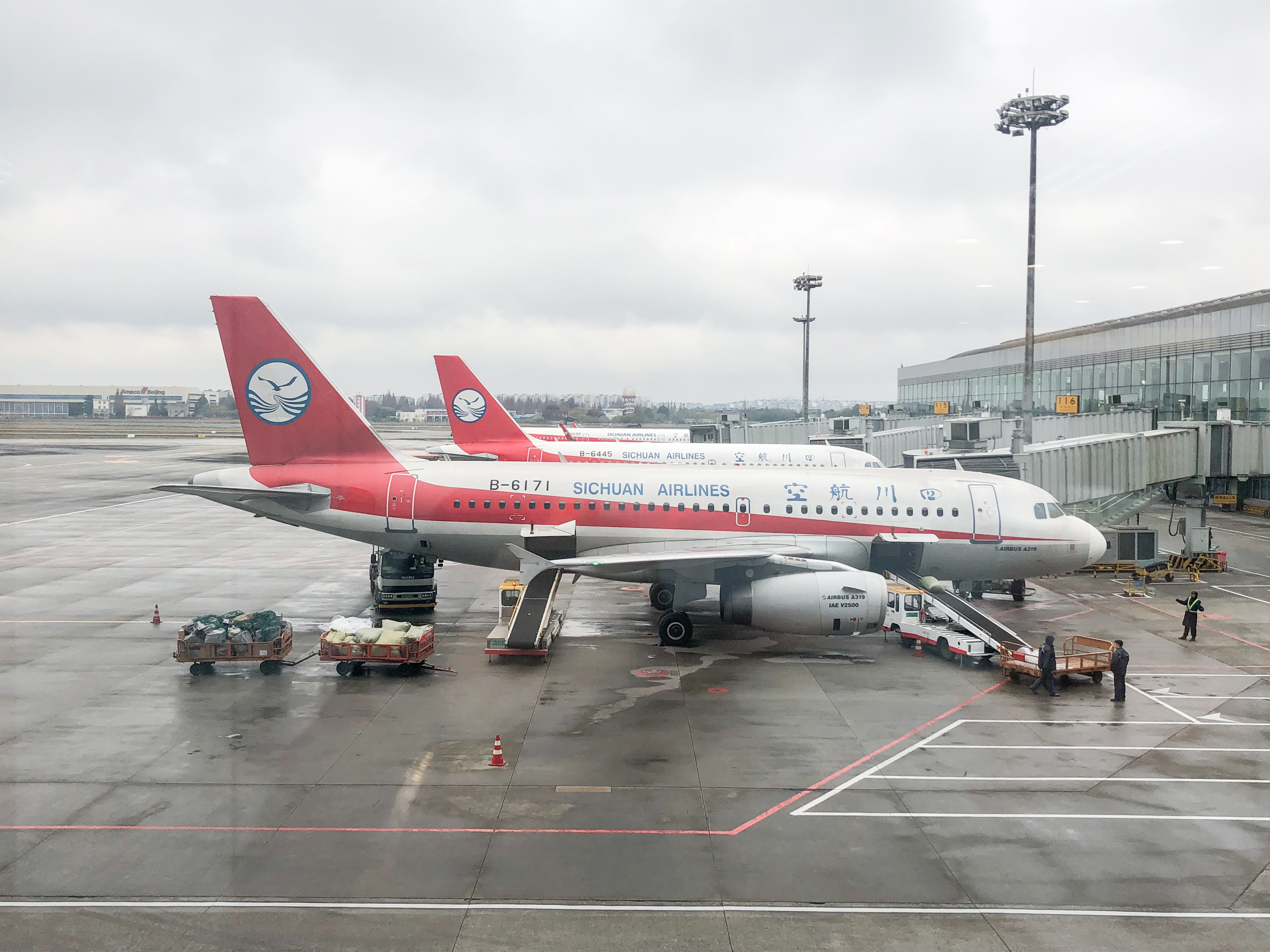 坐川航,川航8633乘客下机采访全过程