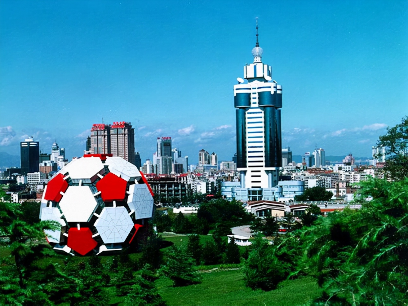 玩足球的房企,被足球踢死的运动员