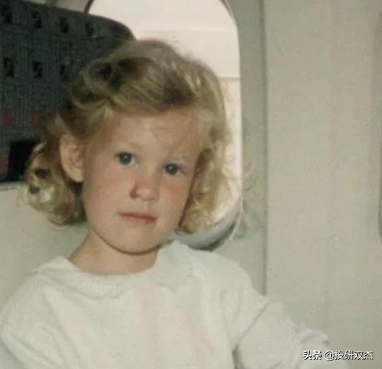 史上最美女*子骗**如何暴打资本主义？1滴血500亿！「离谱狠人01」