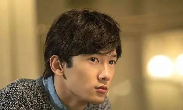 嘉行“重男轻女”,女艺人抠脚8个月,男艺人集体出逃?