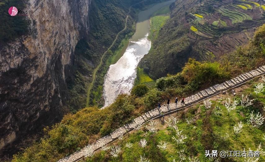 一桥跨三省的边城古镇,泸州叙永鸡鸣三省风景区