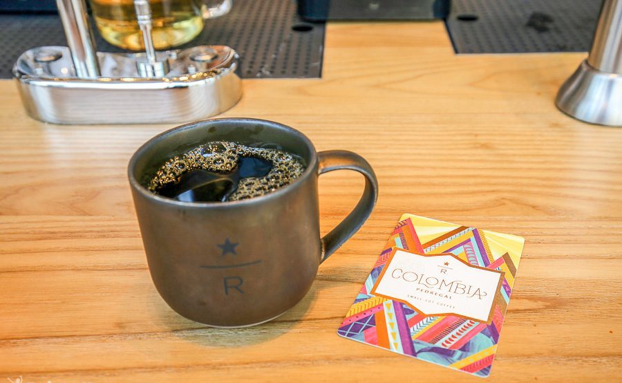 东京｜堪比艺术馆的星巴克臻选®烘培工坊樱花海中品满分咖啡