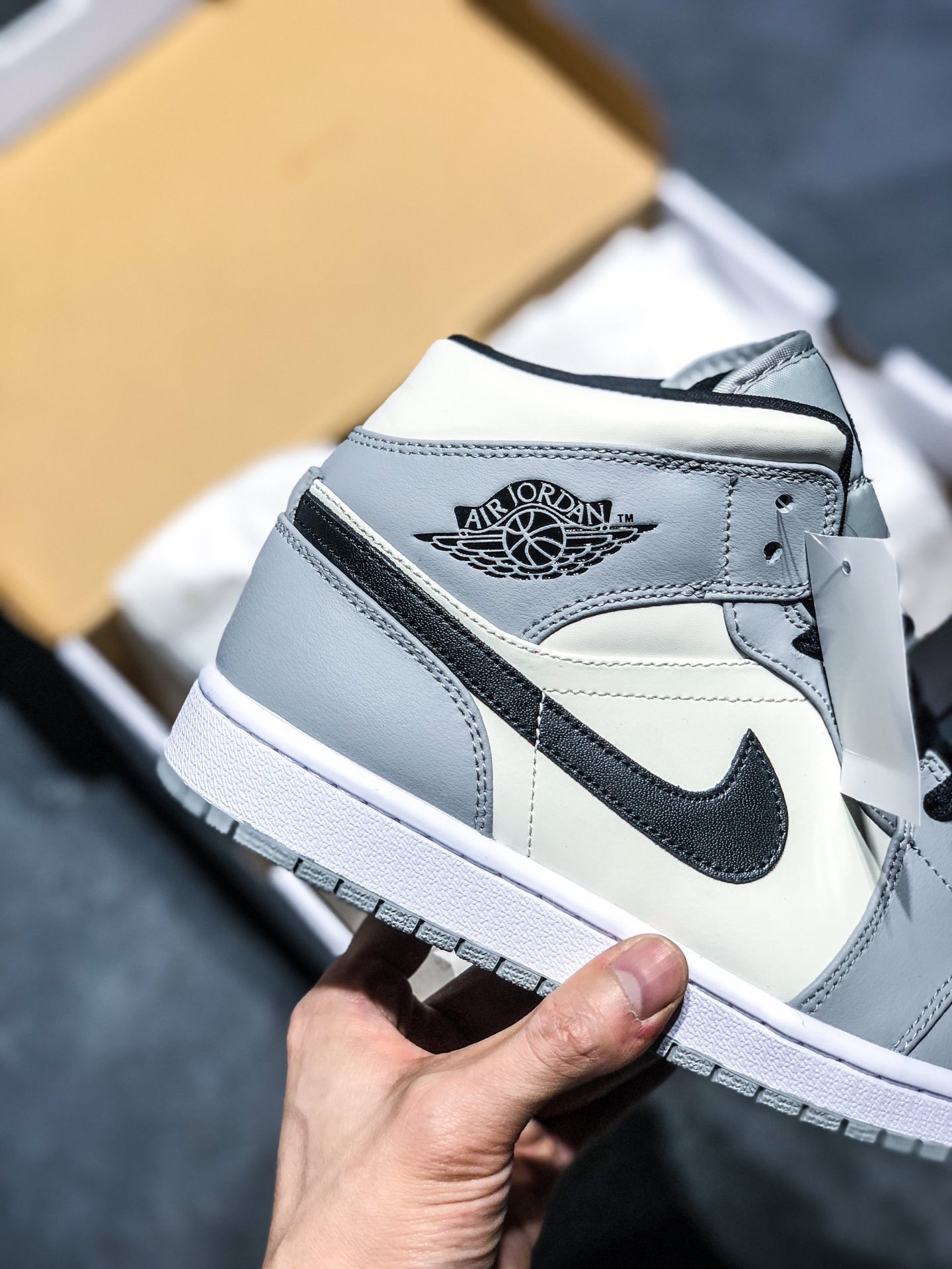 耐克阿迪瑕疵鞋,为什么现在阿迪耐克假鞋太多