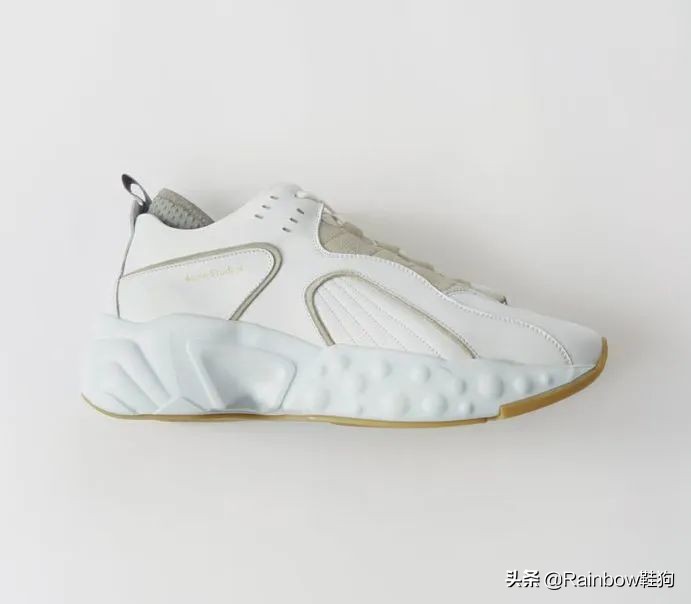 lisa穿什么鞋,人间芭比lisaattention