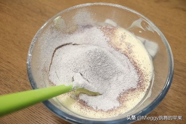 小型华夫饼机各种做法,小型华夫饼机做早餐