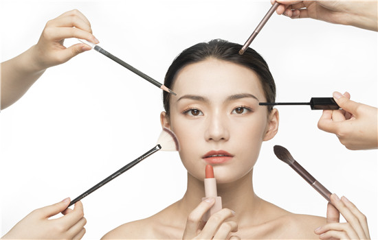 睫毛膏的作用如何让睫毛膏妆效持久