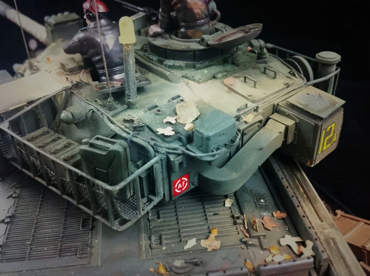 如何做一辆逼真的坦克模型？这些步骤必不可少，连餐巾纸都有奇效