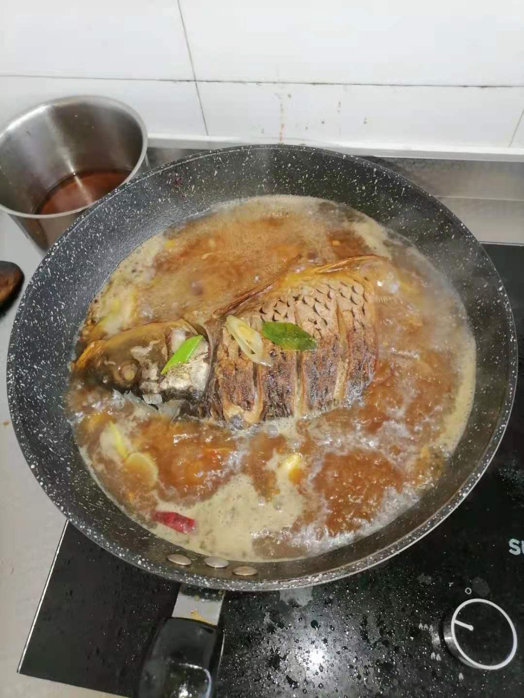 啤酒鱼最正宗的吃法,美食大赏挑起记忆味道的啤酒鱼