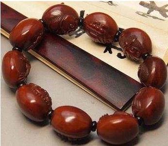 大漆珠手串值得盘玩吗,木质珠串的盘玩与变化