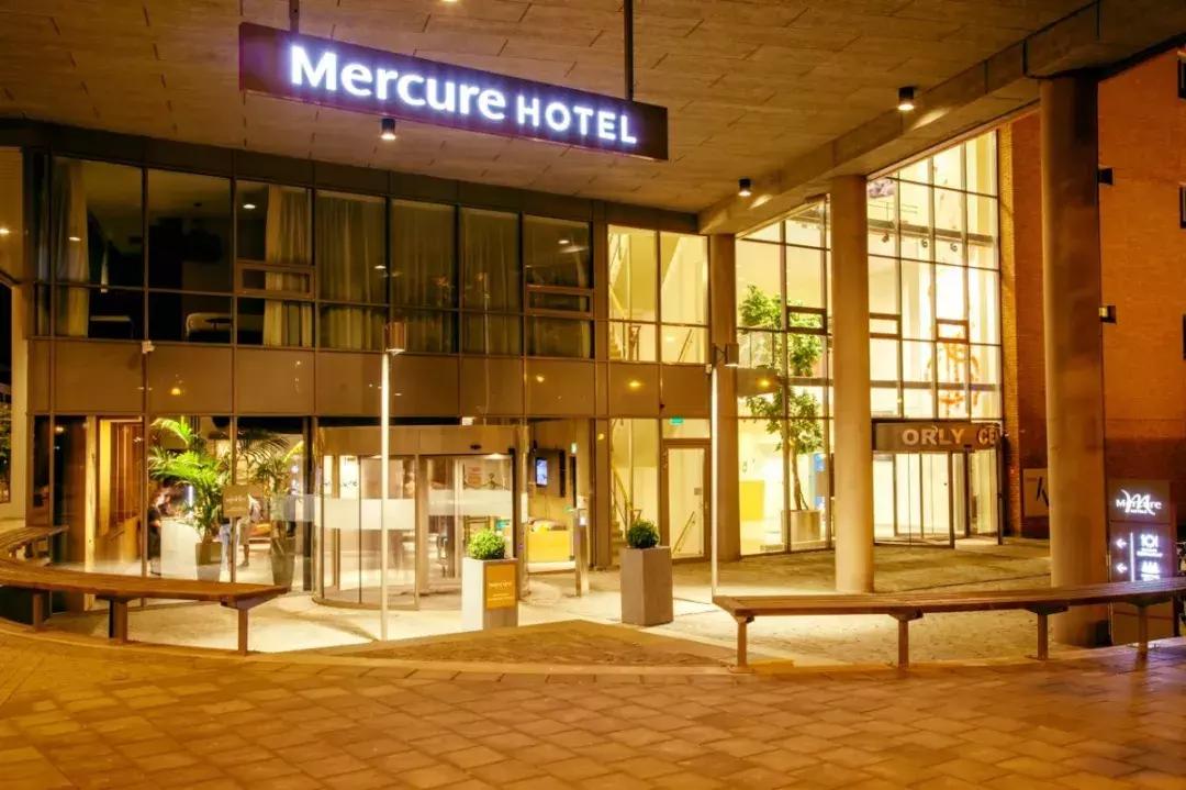 机场里的“十二时辰”，就服史基浦