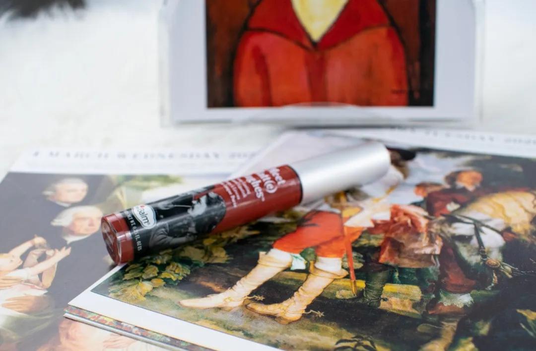 我突袭了同事的包包和办公桌,竟然扒出了这么多秘密