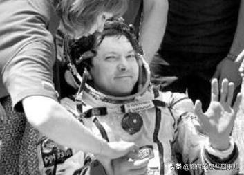 宇航员在太空遇到危险时怎么做,宇航员太空怎么解决自理问题