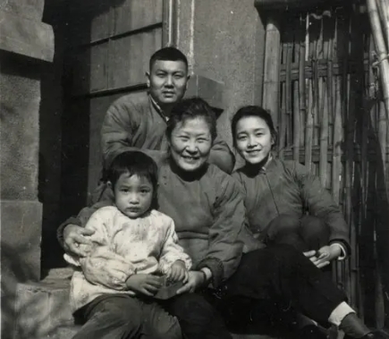 陈冲小花里演谁,小花陈冲简介