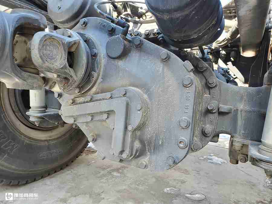 雷诺Kerax泵车实拍,专为恶劣工况而生，如今见到这样的老车太难得