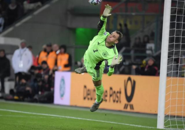 德国足球是进攻强还是防守强,德国足球队擅长进攻还是防守