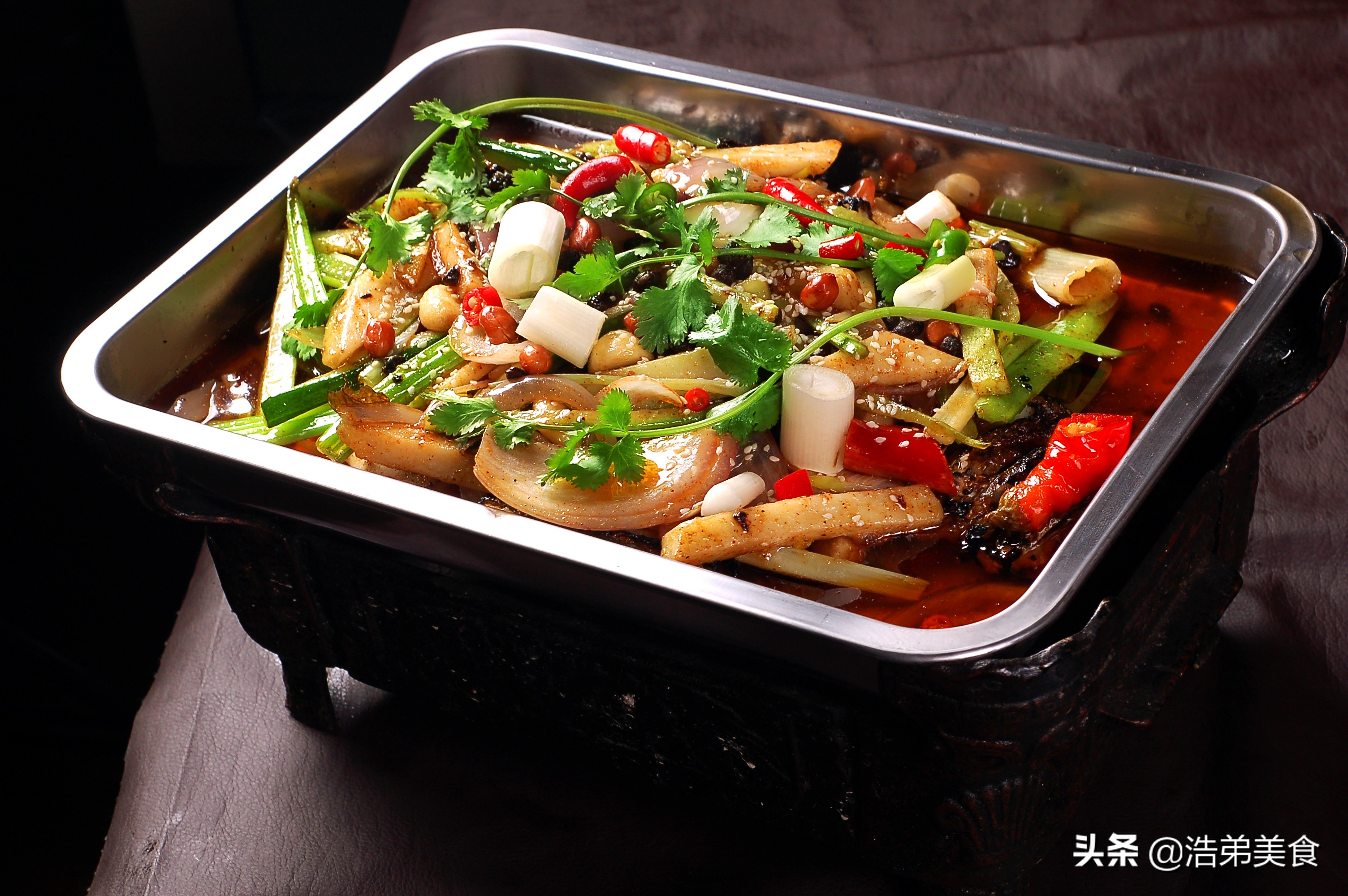 烤鱼店制作烤鱼全过程,厨师长秘制烤鱼配方分享