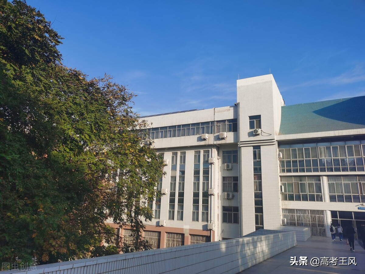 河北金融学院，最强专业分堪比河北经贸大学差专业，咋选？