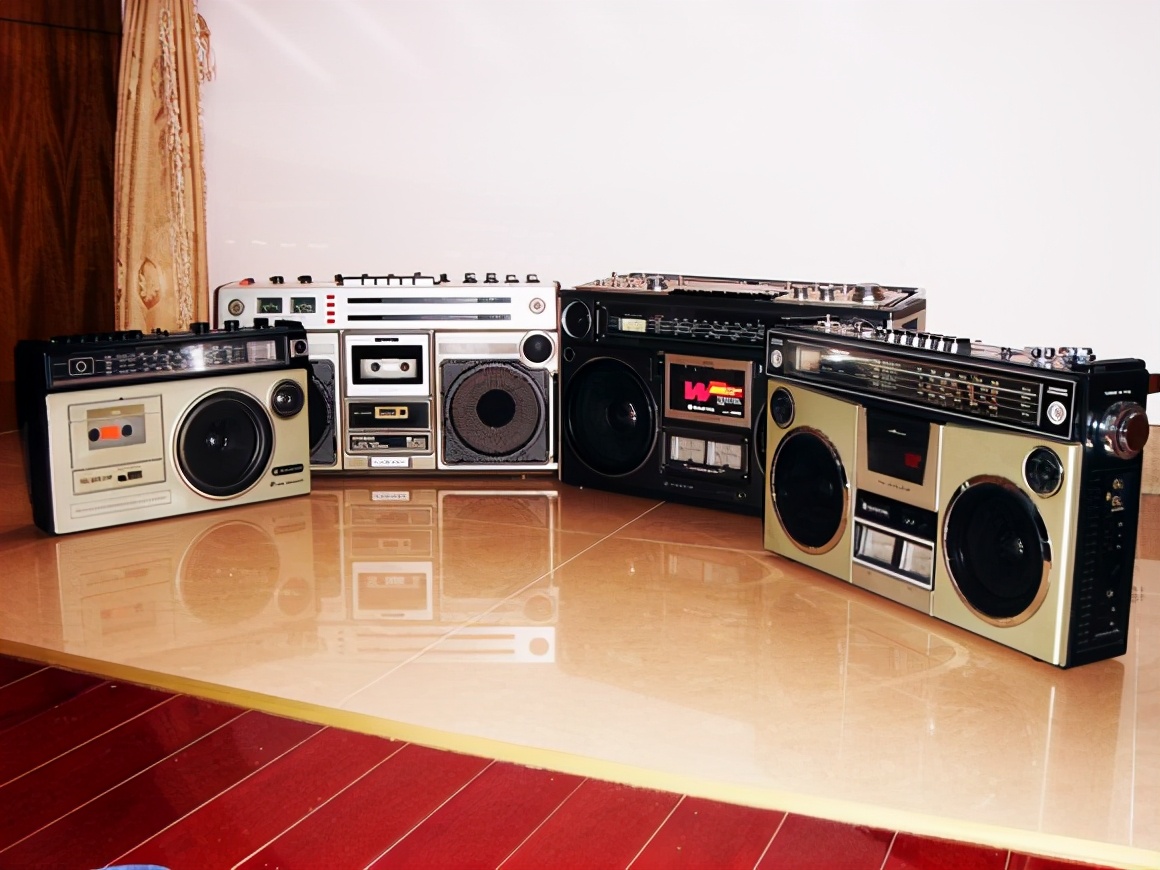 卡座创意收纳,卡座桌椅现代轻奢舒适