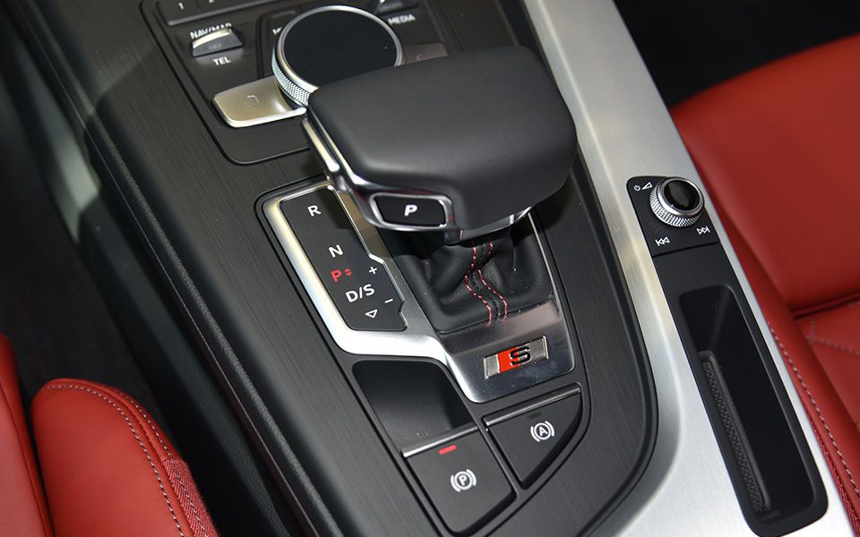 想低调但实力不允许实拍奥迪s4,奥迪s44.2