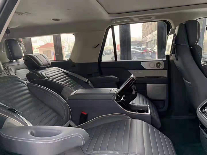 林肯领航员中排座椅三座,新款林肯领航员内饰