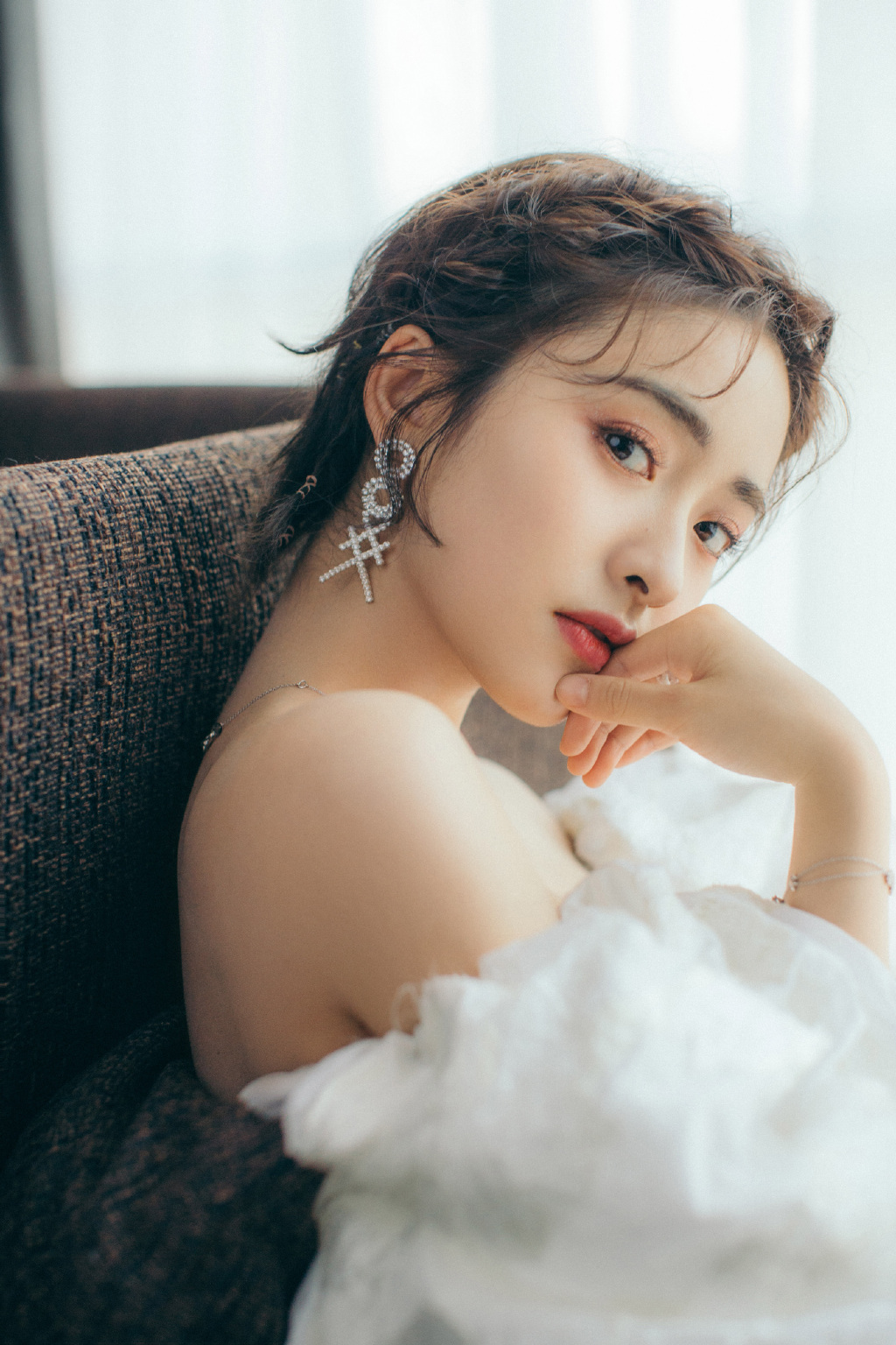 北京才2度，费加罗盛典女星一个比一个穿得少，PS前后郑爽最吓人