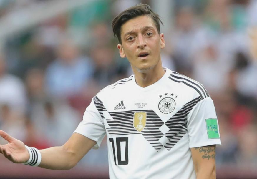 权威人士对归化球员看法,名嘴批判国足