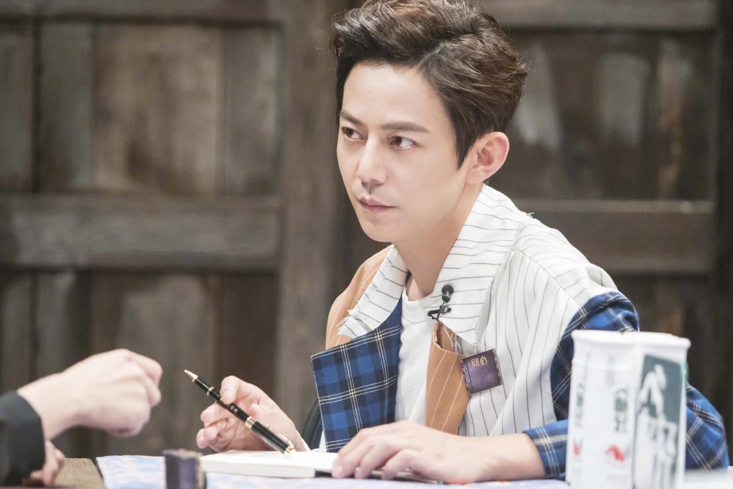 何炅的真实现状,何炅老师说过拼的是实力和人品