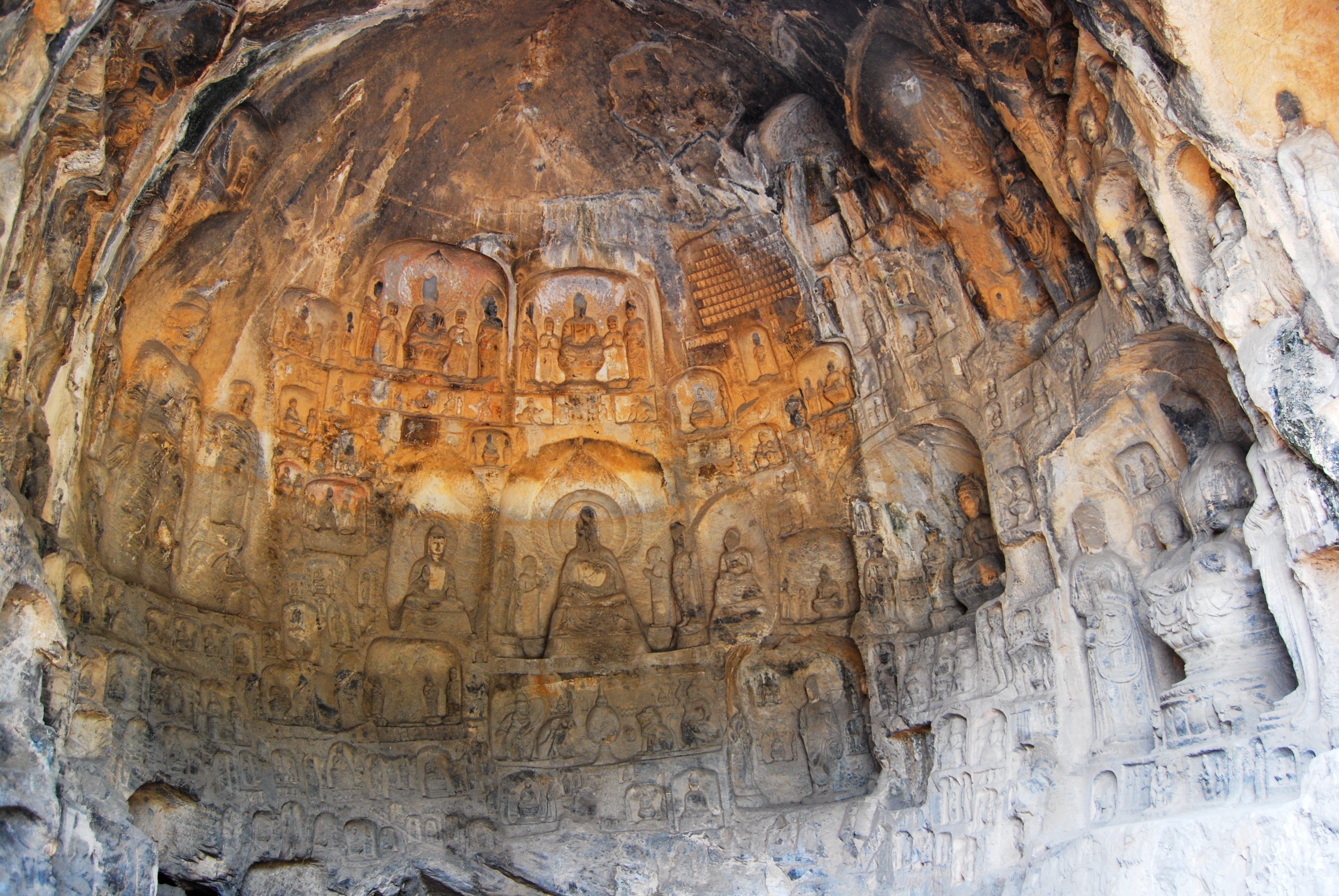 龙门石窟的卢舍那大佛的资料,龙门石窟卢舍那大佛的实际名字