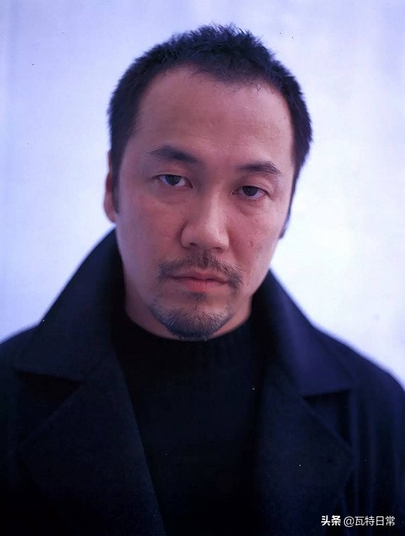 让我们的青春哭成狗，只是他彪悍人生里一件小事