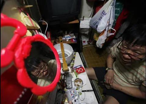 香港蜗居生活惊呆澳媒,香港人的蜗居真实生活
