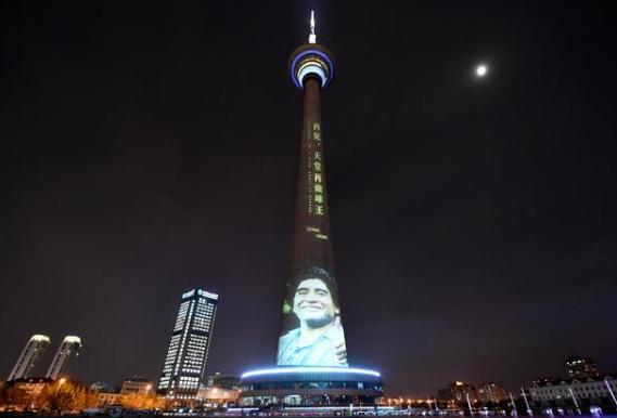 马拉多纳上帝之手拿冠军了吗,马拉多纳是梅西的什么人