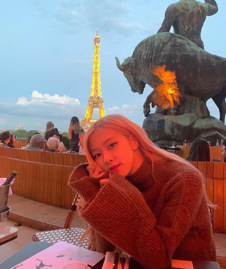 短上衣搭配阔腿裤小姐姐,短上衣高腰阔腿裤