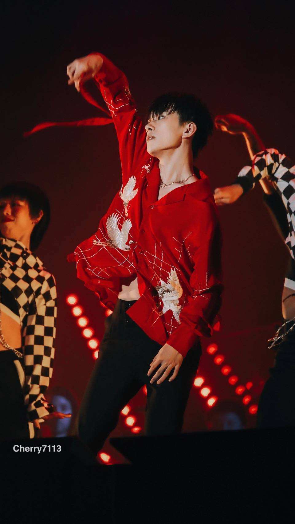 易烊千玺舞蹈客观评价,易烊千玺在韩国参加节目