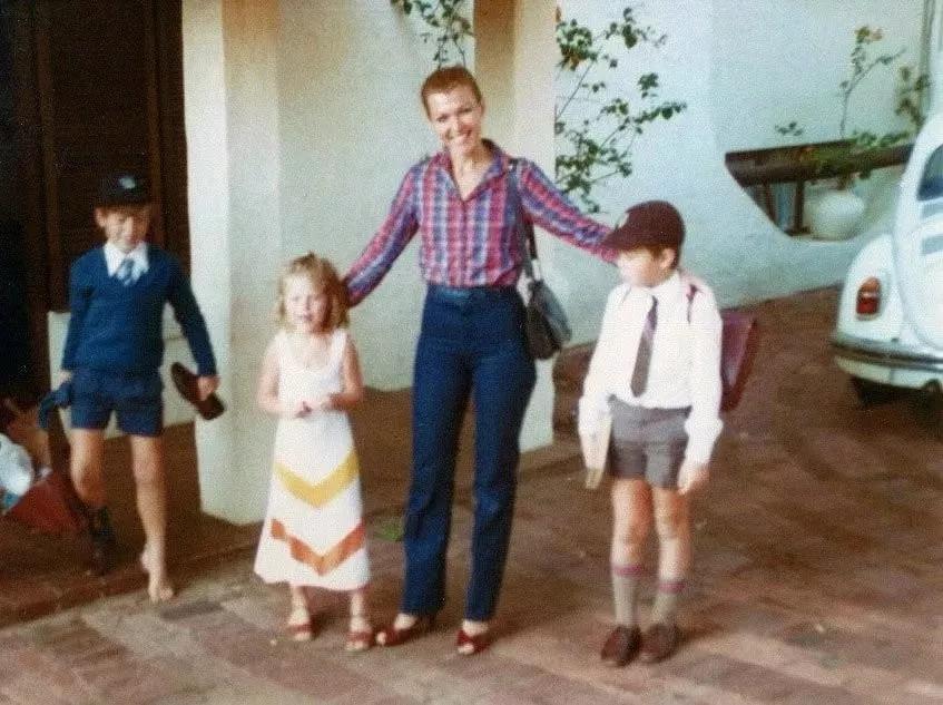 60岁拍裸照,惊艳T台,培养出身价200亿儿子:年龄从来不是问题