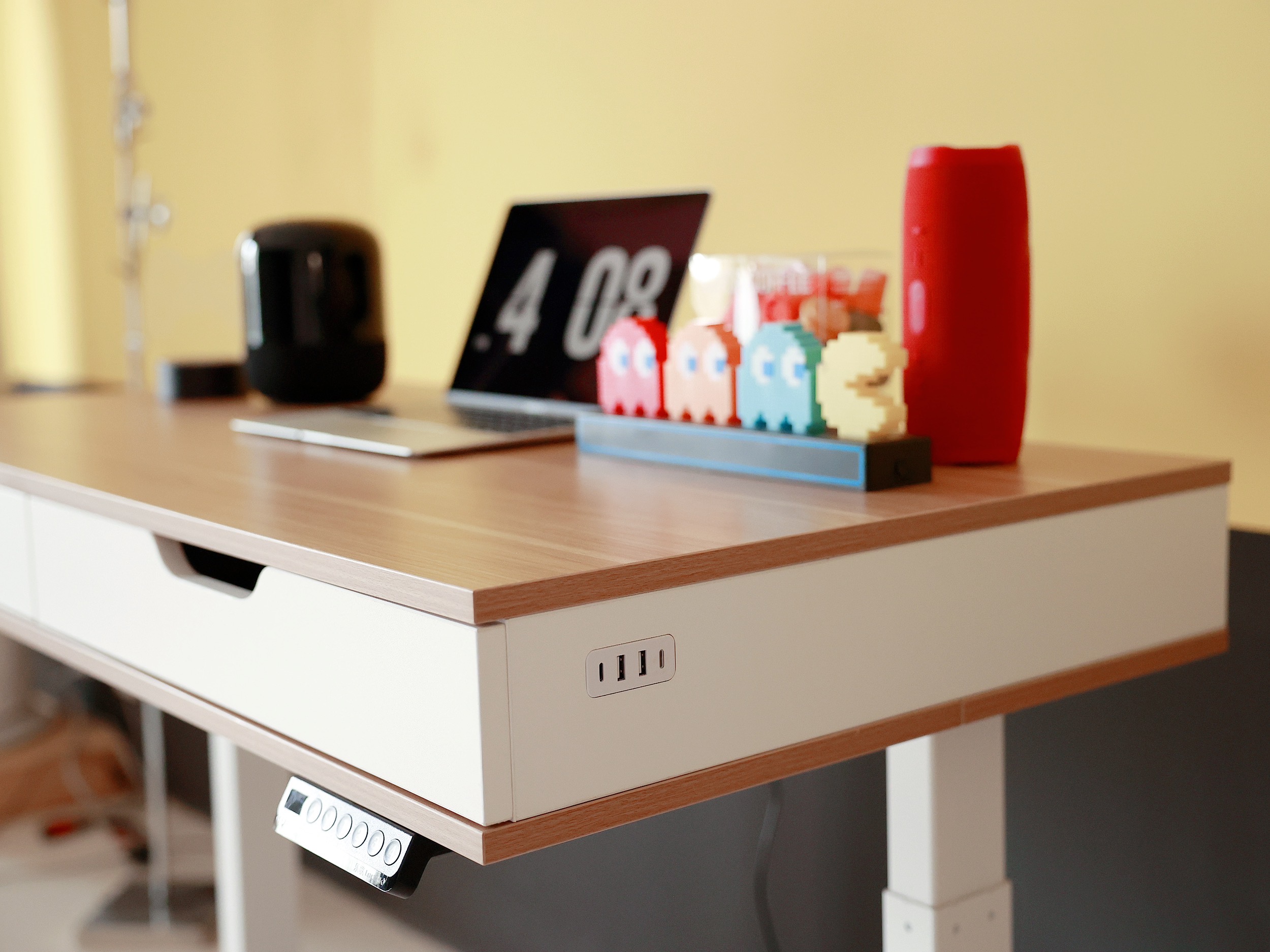 何同学升降桌视频,何同学评测升降桌