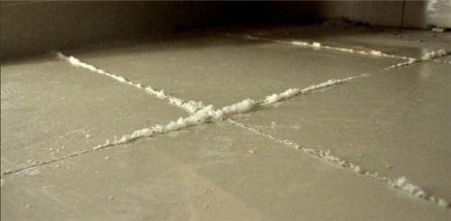 瓷砖缝隙长霉了怎么办,瓷砖缝隙发霉变黑处理小技巧