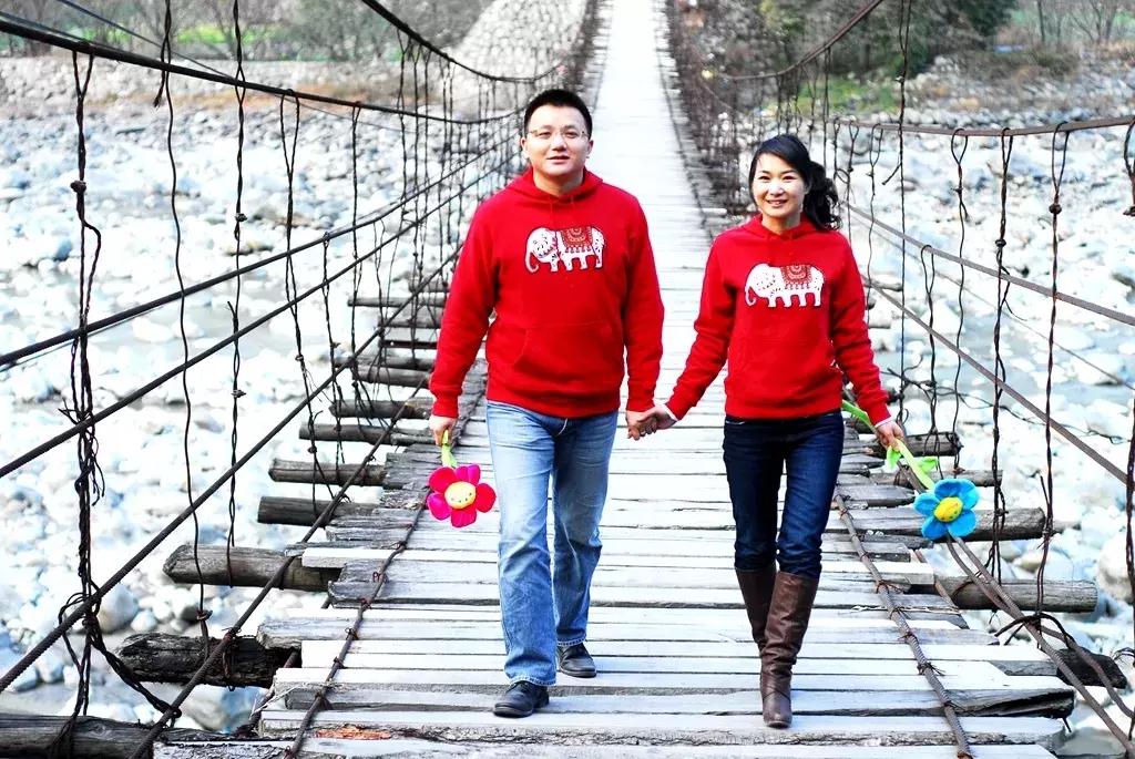 他们就像世界的两极,却爱得惊天动地,坚如磐石……