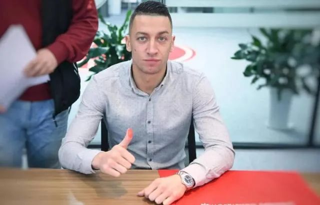 久尔吉奇小传丨塞国脚欧联杯梅开二度，哈马比坏男孩罢训投蓉