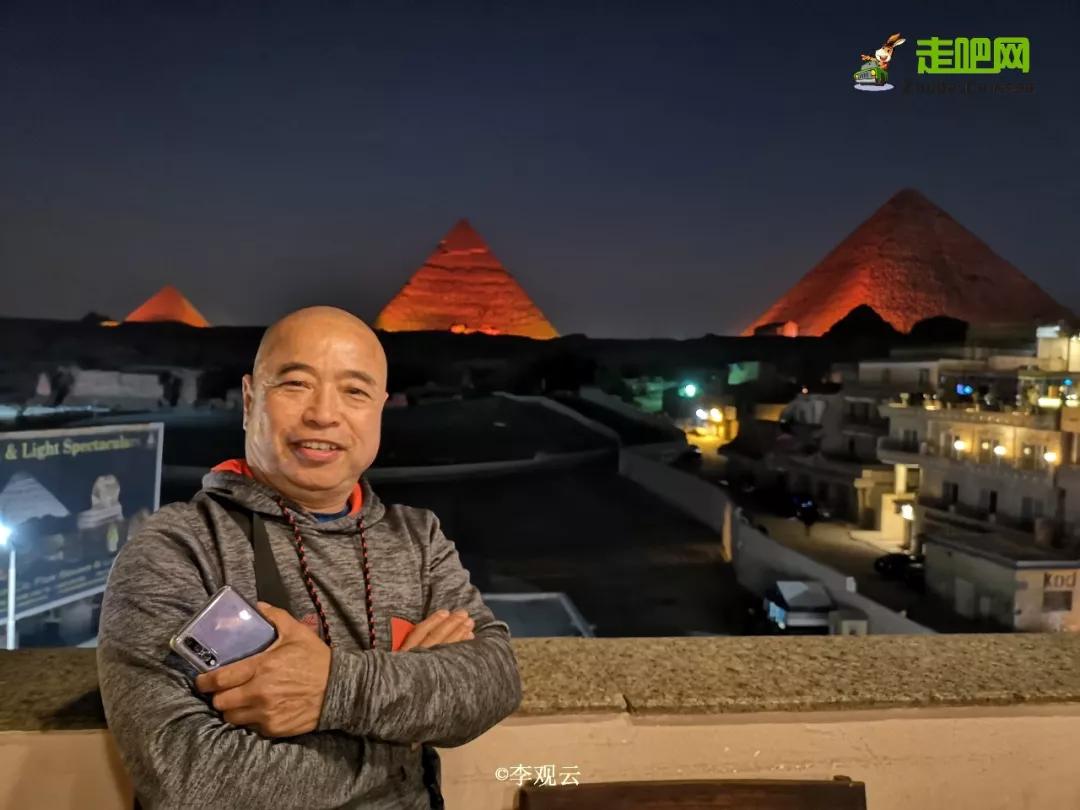 为了寻找疯狂的石头，他成为最早环驾中国的人，至今年龄成谜