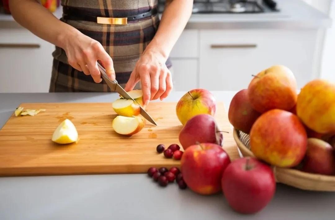 把西瓜切开卖，单价翻了一倍，年轻人为什么还会买？