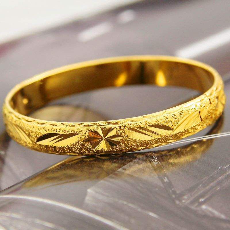 黄金圆棍手镯和扁平手镯优缺点,黄金手镯怎么选才好看