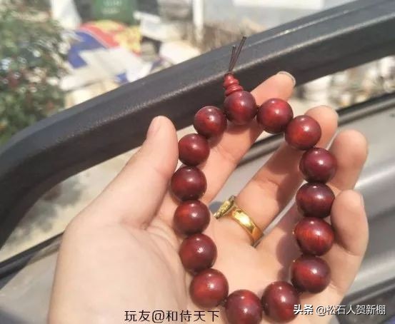 买回来的小叶紫檀,小叶紫檀买回来是黑的盘红了