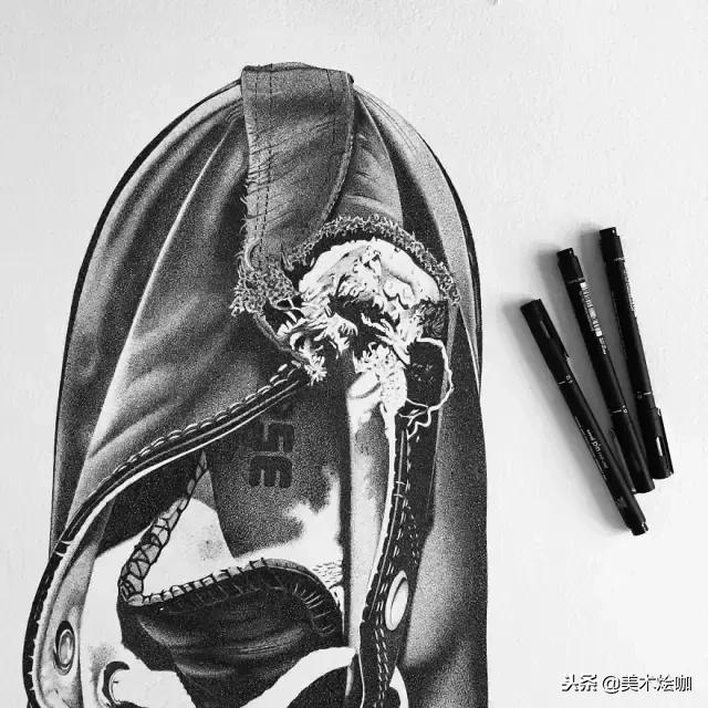 用1支针管笔点画了200小时，结果很惊人