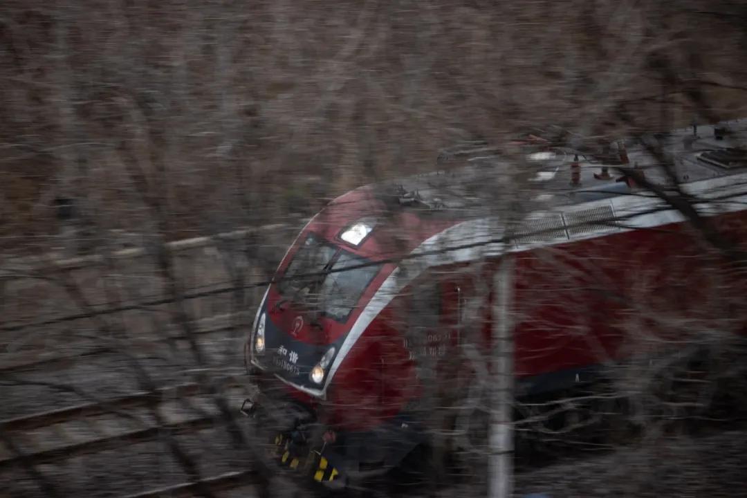 佳能rf70-200mmf4镜头价格,轻巧大光圈长焦佳能rf70-200mmf2