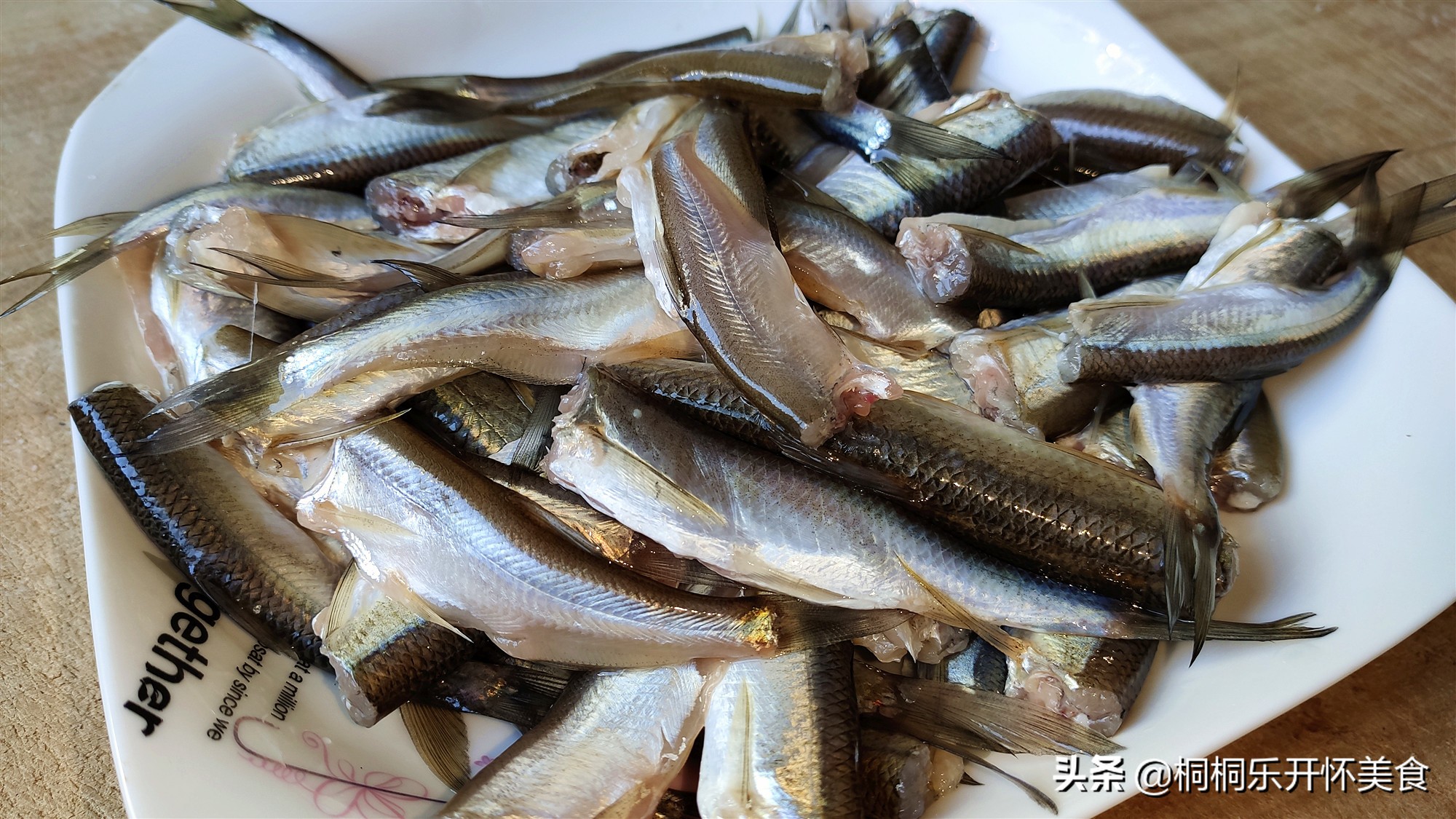 商家油炸小白条鱼的做法,非油炸小白条的正宗做法