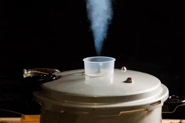 水的沸点与什么因素有关,水的沸点跟什么有关