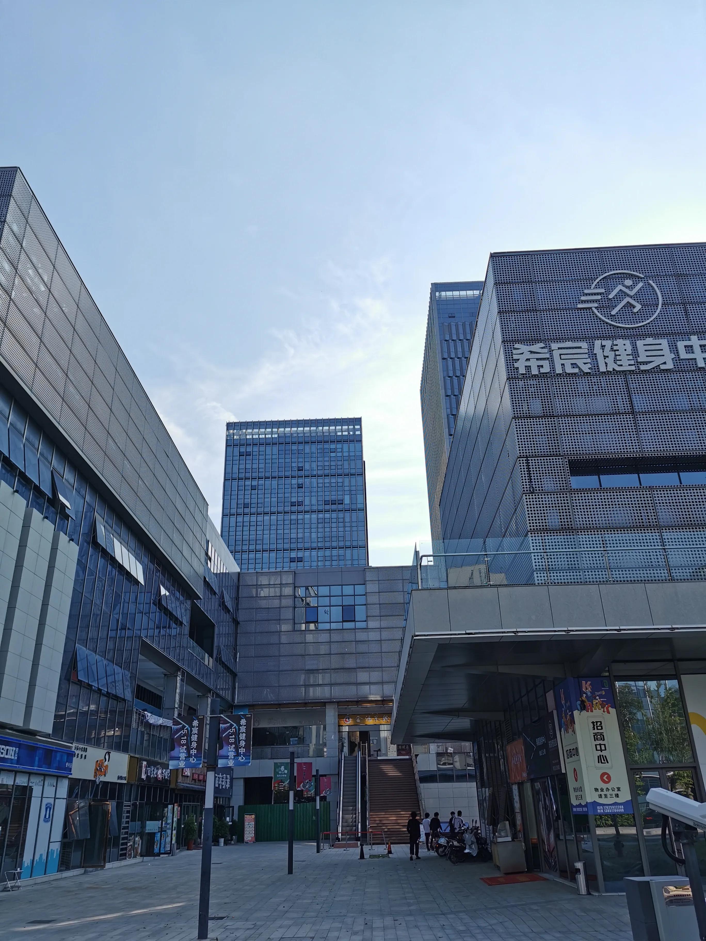 原来扬州的年轻人都在广陵新城上班,这里不知不觉发展的这么好了