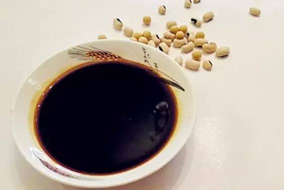 衣服上染上别的颜色怎么才能洗掉,一物降一物总有能治得了的