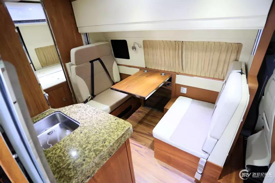 可住4人b型房车,最合理的b型房车布局4座