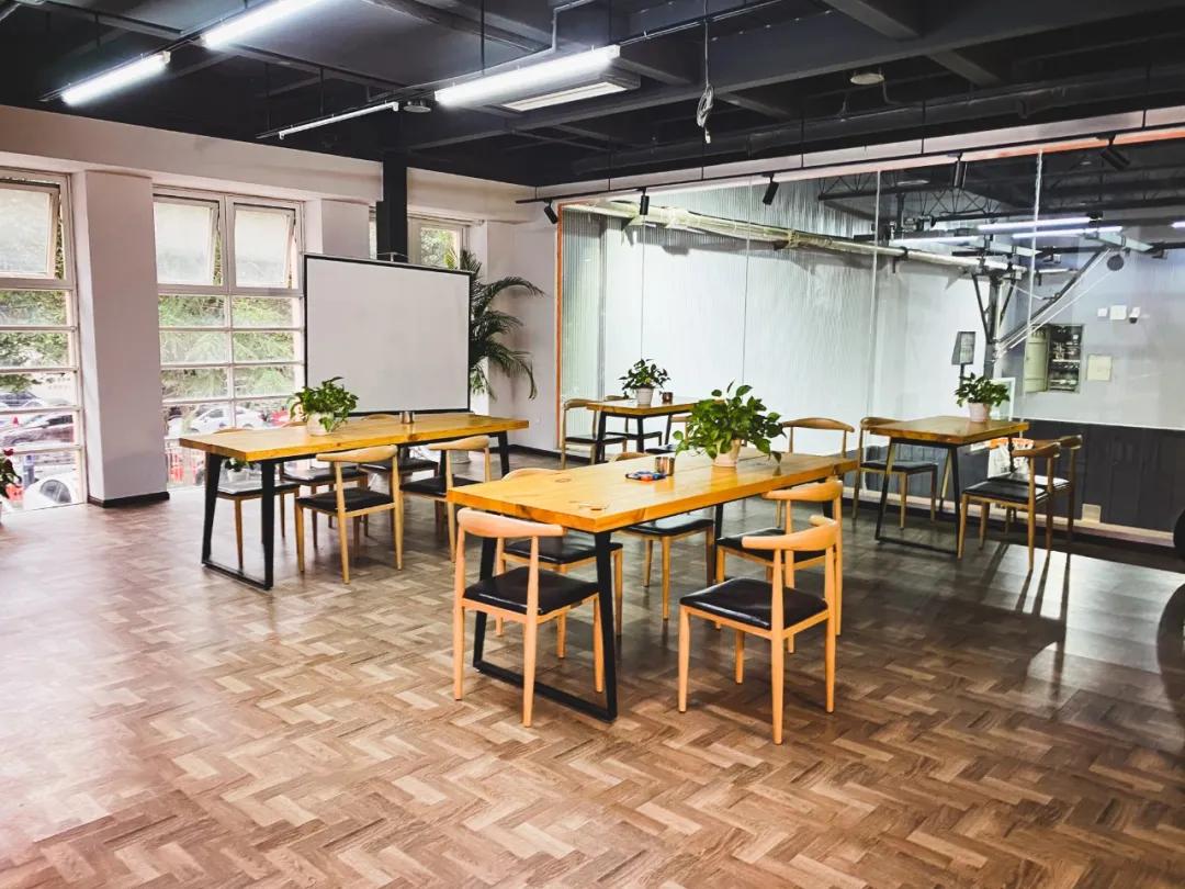 生命在于运动抖音小视频,生命在于运动抱着娃遛弯